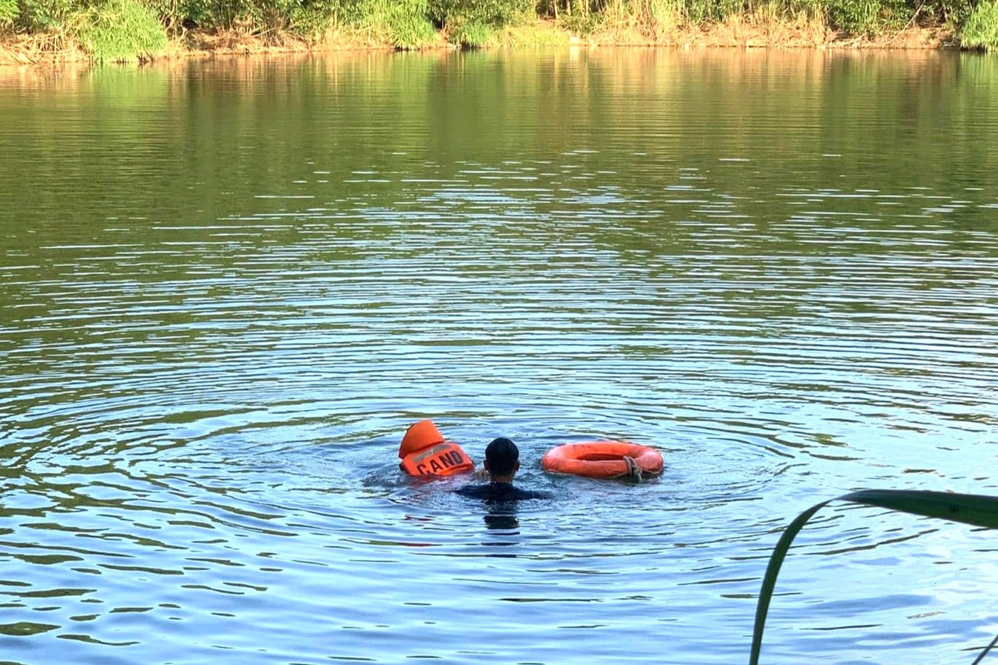 Tin trong nước - Nghệ An: Rủ nhau tắm ở hố nước sâu, 2 nữ sinh tử vong thương tâm