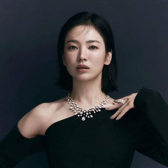 Tin tức giải trí - Song Hye Kyo ở tuổi 42: Đẳng cấp “chị đại” cân mọi phong cách (Hình 18).