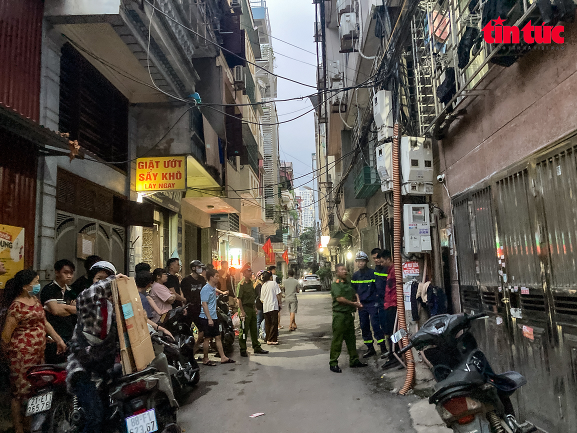 Tin trong nước - Cháy chung cư mini ở Mai Dịch, người dân tạm thời thuê trọ bên ngoài