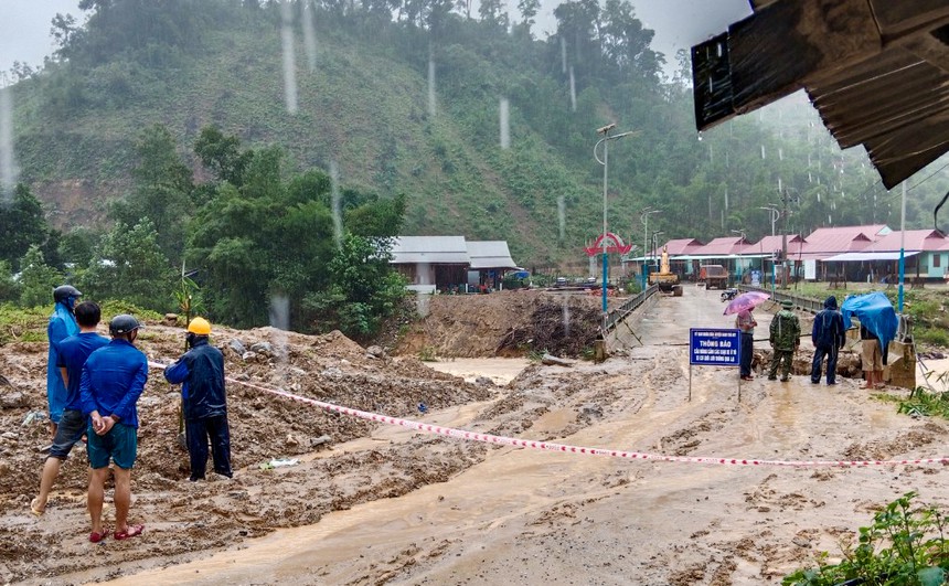 Tin trong nước - Quảng Nam: Mưa lớn gây sạt lở, địa phương lên kế hoạch sơ tán 5.000 hộ dân (Hình 3).