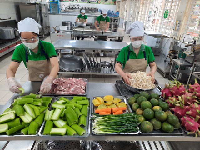 Giáo dục pháp luật - Hà Nội: Truy xuất nguồn gốc thực phẩm bếp ăn trong trường học