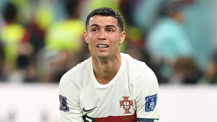 Ronaldo bật khóc khi Bồ Đào Nha bị loại ở World Cup: Hình ảnh này sẽ khiến bạn cảm nhận được sự đau đớn và nỗi buồn trong trái tim của Ronaldo khi đội tuyển Bồ Đào Nha phải rời giải đấu sớm. Nhưng đừng quên rằng Ronaldo sẽ luôn trở lại mạnh mẽ hơn, sẵn sàng cho những thử thách mới và những trận đấu hấp dẫn.