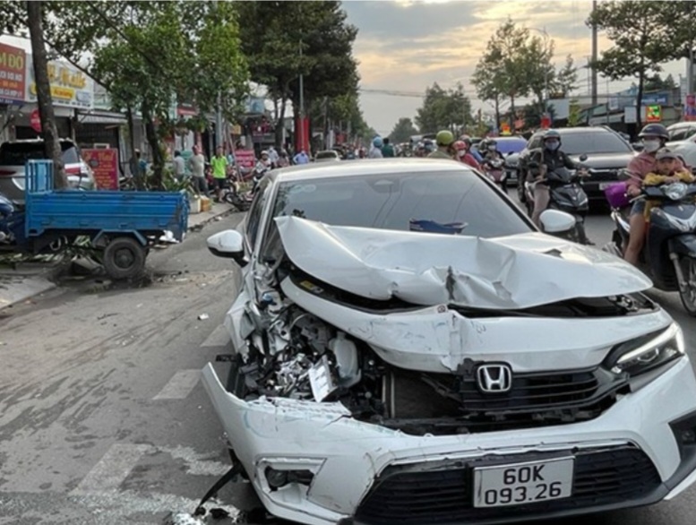 Tin trong nước - Phó Giám đốc Sở Nội vụ tỉnh Đồng Nai lái ôtô va chạm với 3 xe khác (Hình 2).