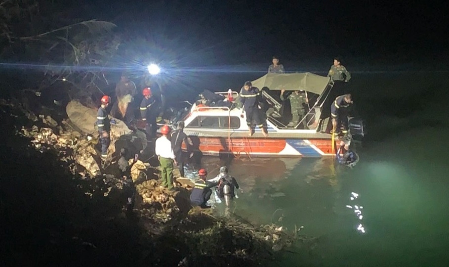 Tin trong nước - Phát hiện thi thể người chồng mất tích ở Sơn La trong xe ô tô dưới sông Đà (Hình 2).