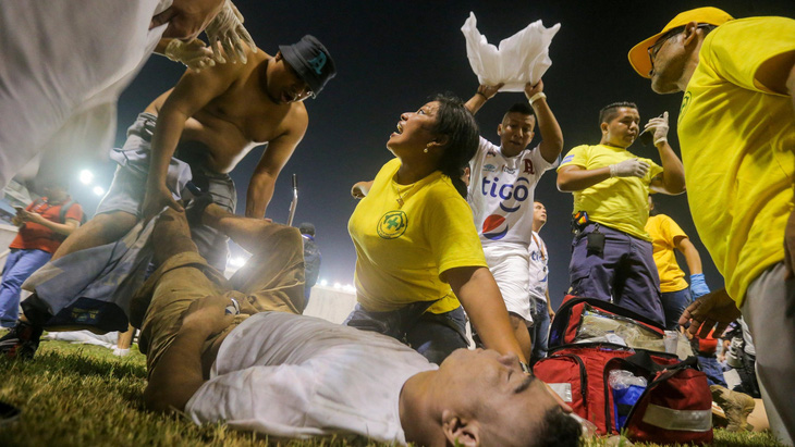 Thảm họa giẫm đạp ở sân vận động El Salvador: Ít nhất 12 người thiệt mạng