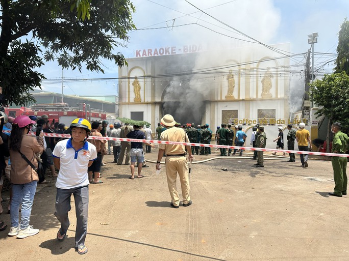 Tin trong nước - Hiện trường vụ cháy quán karaoke ở Đắk Lắk: Khói bốc cao hàng chục mét