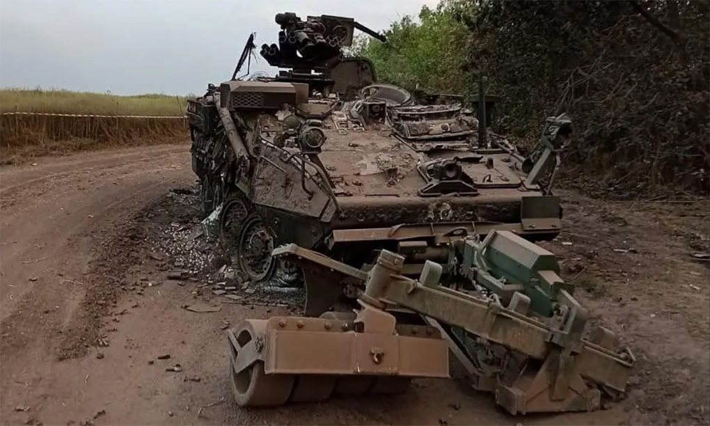 Tin thế giới - Xe thiết giáp của Ukraine do phương Tây viện trợ bị Nga phá hủy