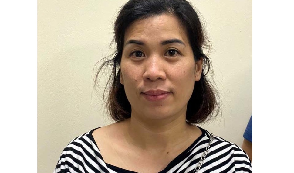 Pháp luật - Làm giả giấy đi đường đưa người từ Hà Nội về Nghệ An, nữ kế toán bị khởi tố