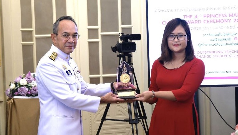 Giáo dục pháp luật - Cô giáo dân tộc Mường nhận Giải thưởng Công chúa Thái Lan Maha Chakri