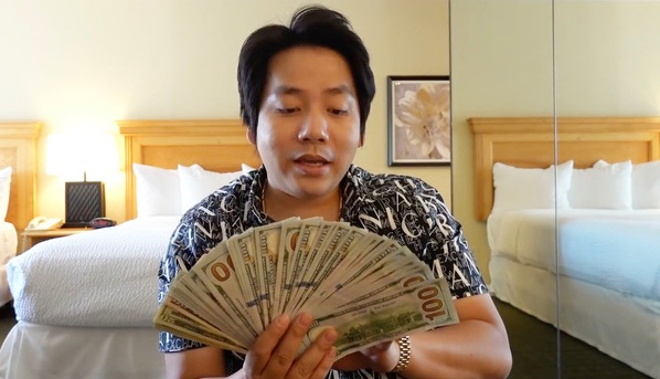 Kinh doanh - Lùm xùm giữa Khoa Pug- Johnny Đặng: Youtuber phát ngôn '30 tỷ với tôi là rác' giàu cỡ nào?