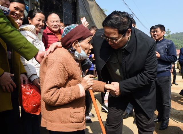 Tin trong nước - Thủ tướng kiểm tra, đôn đốc dự án cao tốc Tuyên Quang-Phú Thọ, chúc Tết công nhân và người dân khu tái định cư (Hình 6).
