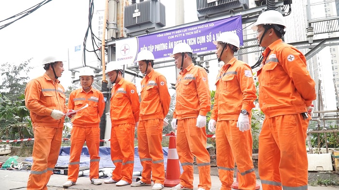 Thị trường - Tổng công ty Điện lực Hà Nội nói gì về việc nhiều nơi bị cắt điện giữa ngày nắng nóng?