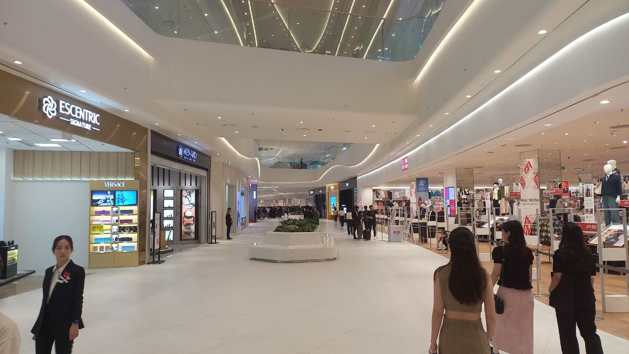 Thị trường - Có gì bên trong Lotte Mall “khủng” nhất Việt Nam vừa mới khai trương? (Hình 2).