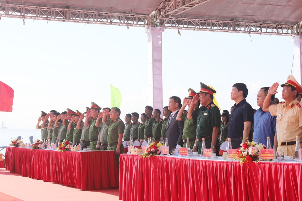 Tin trong nước - Rô bốt, máy bay trực thăng xuất hiện trong diễn tập chữa cháy ở Quảng Ninh