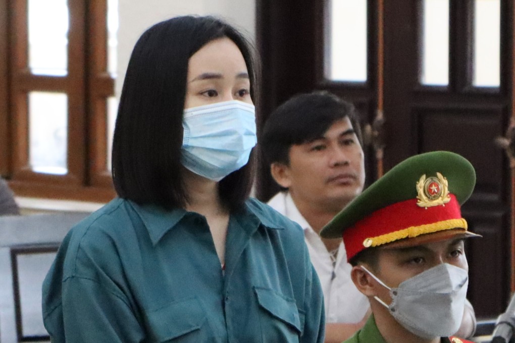 An ninh - Hình sự - 'Hotgirl' Tina Dương xuất hiện tại phiên tòa với ngoại hình khác lạ