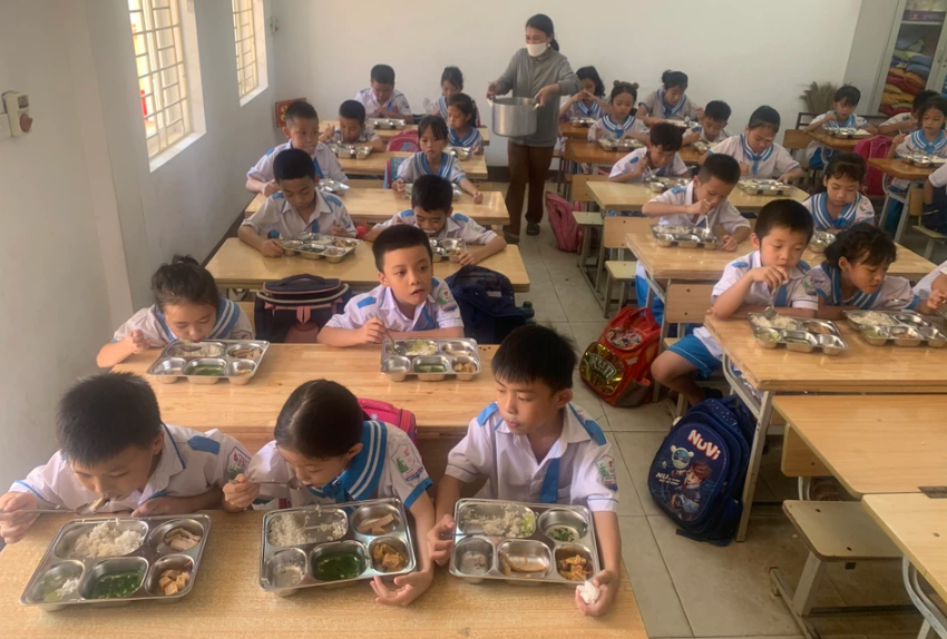 Giáo dục pháp luật - Sự thật đằng sau bữa cơm bán trú của học sinh lớp 5 chỉ có cơm trắng và đậu phụ ở Nghệ An (Hình 4).