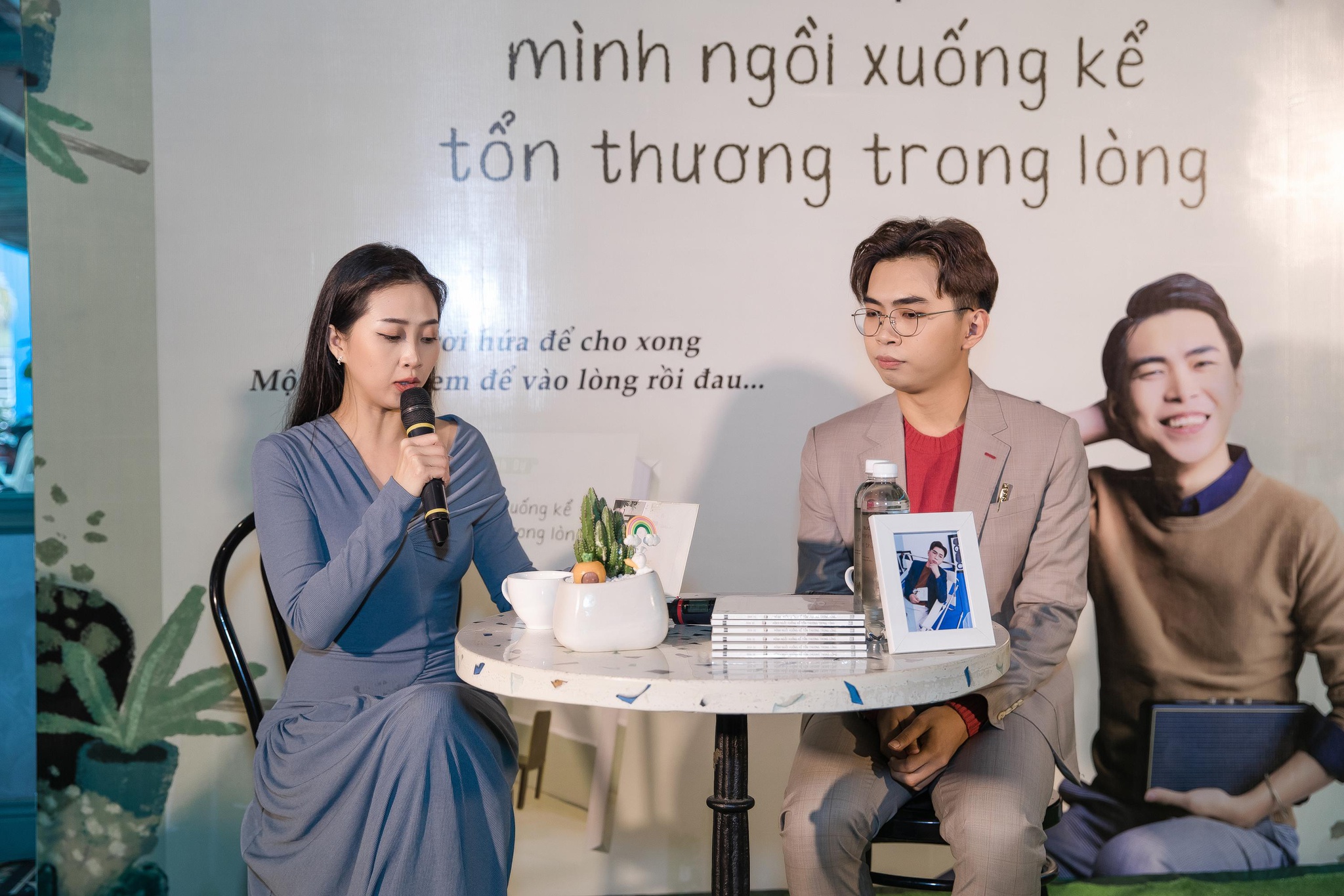 Tin tức giải trí - NSƯT Thành Lộc, ca sĩ Cẩm Ly và dàn sao Việt chúc mừng diễn viên hài Minh Dự ra mắt sách mới 