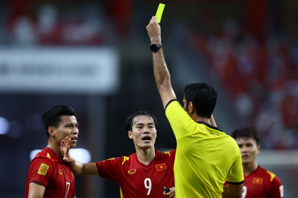 aff cup 2020 viet nam 2 thai lan trong tai gay tranh cai du doi