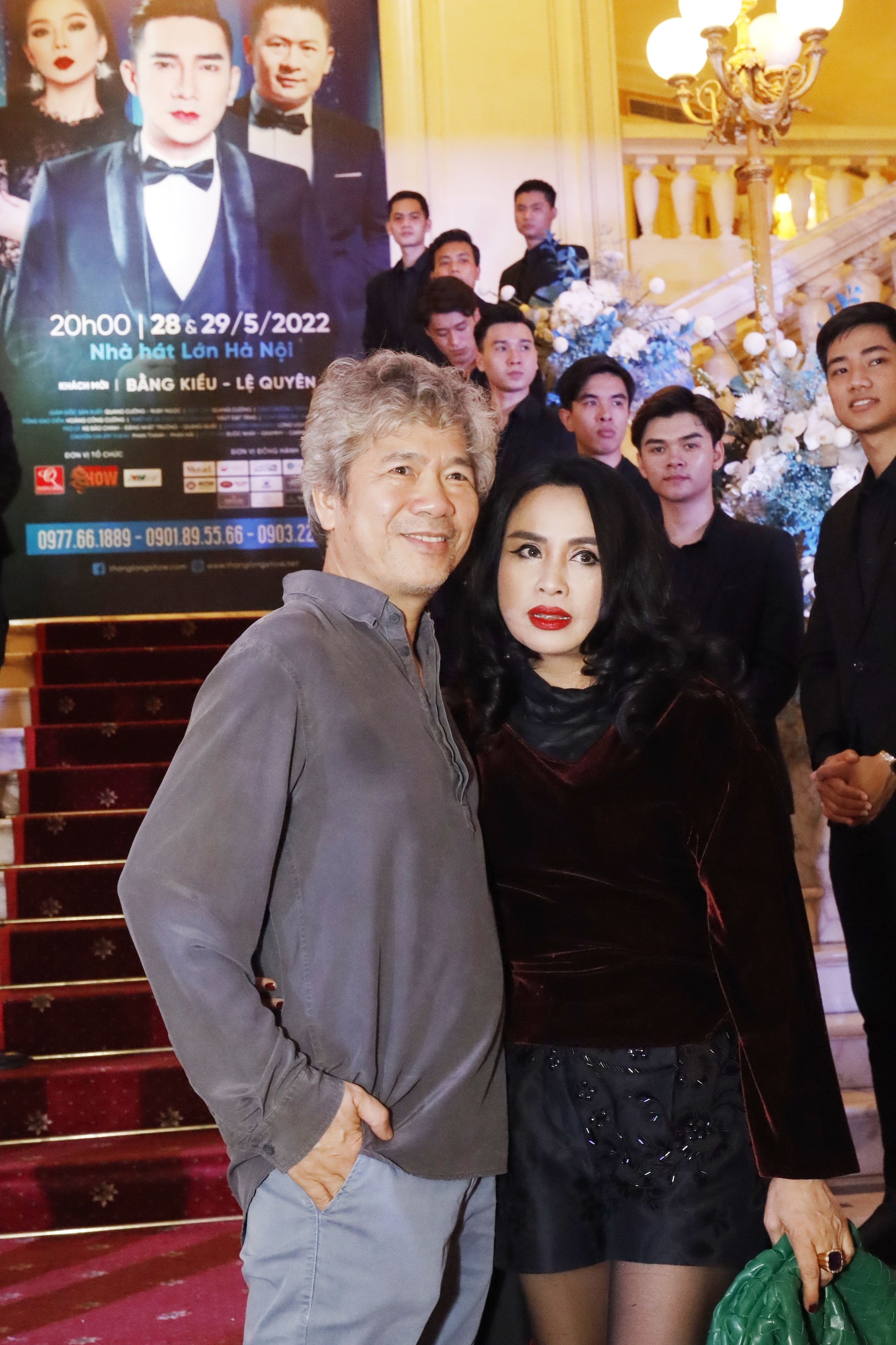 Tin tức giải trí - Diva Thanh Lam và bạn trai bác sĩ đến chúc mừng liveshow Quang Hà