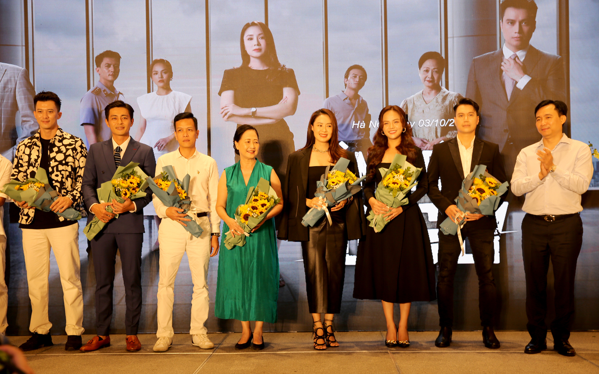 Tin tức giải trí - Hồng Diễm tiếp tục “làm vợ” Việt Anh, biến hoá cảm xúc đa dạng trong phim mới 