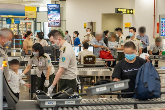 Tin trong nước - Hành khách đi máy bay 'cầm nhầm' đồng hồ ở Nội Bài, bị giữ tại Tân Sơn Nhất
