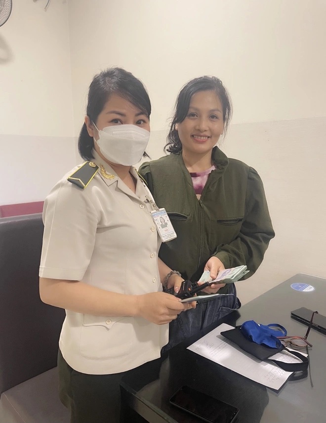 Tin trong nước - Hành khách đi máy bay 'cầm nhầm' đồng hồ ở Nội Bài, bị giữ tại Tân Sơn Nhất (Hình 2).