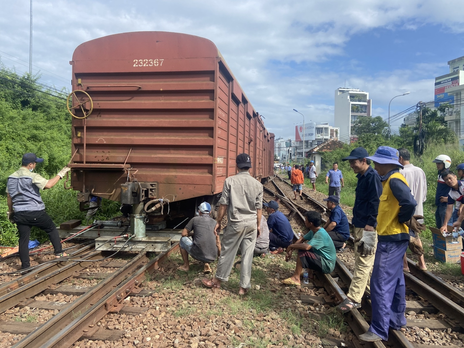 Tin trong nước - Tuyến đường sắt Bắc - Nam tê liệt nhiều giờ do tàu trật bánh ở Nha Trang 