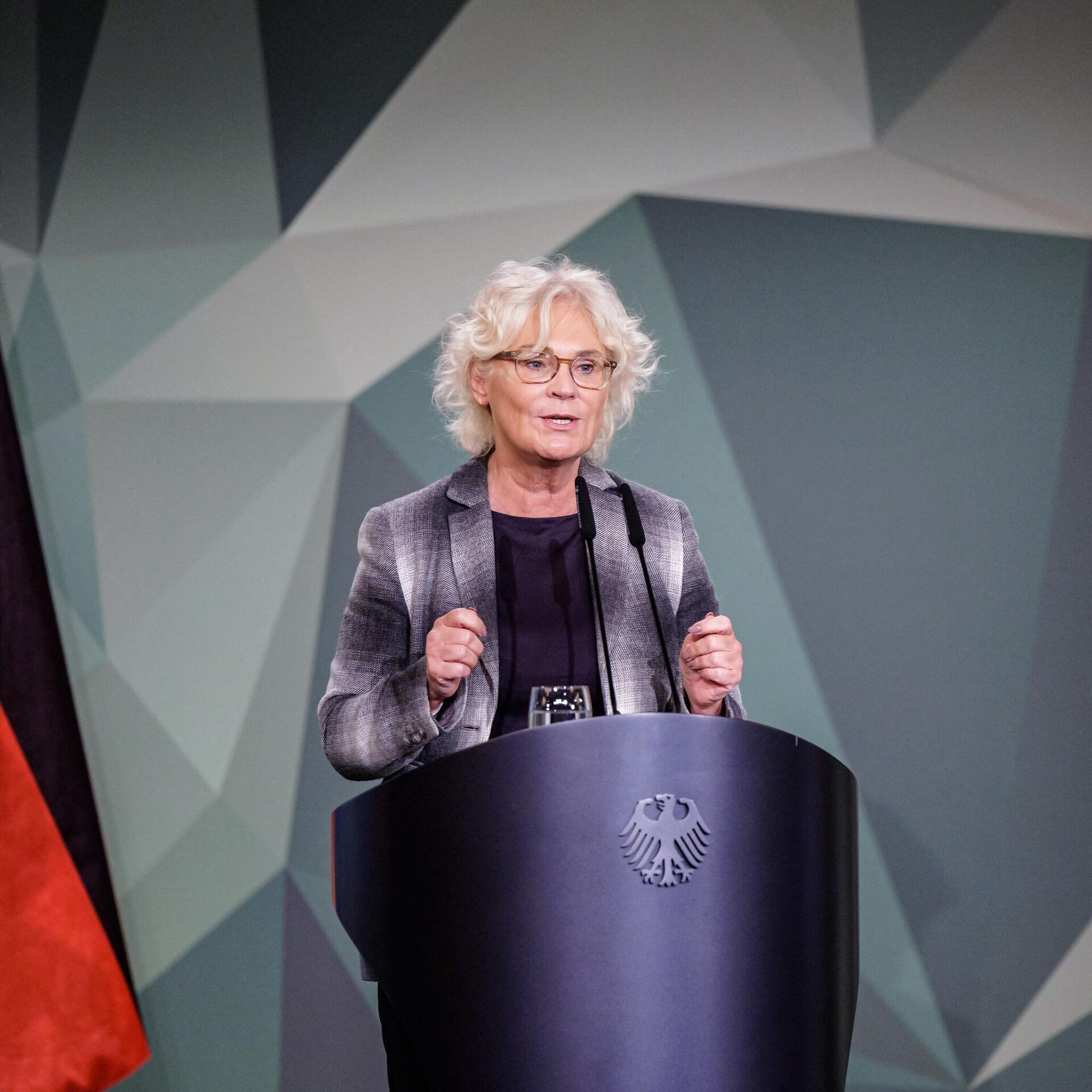 Tin thế giới - Rộ tin Bộ trưởng Quốc phòng Đức sắp từ chức 