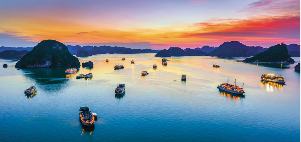 Giải trí - Trang du lịch Mỹ gọi tên Vịnh Hạ long là 'Thánh địa du lịch Châu Á'