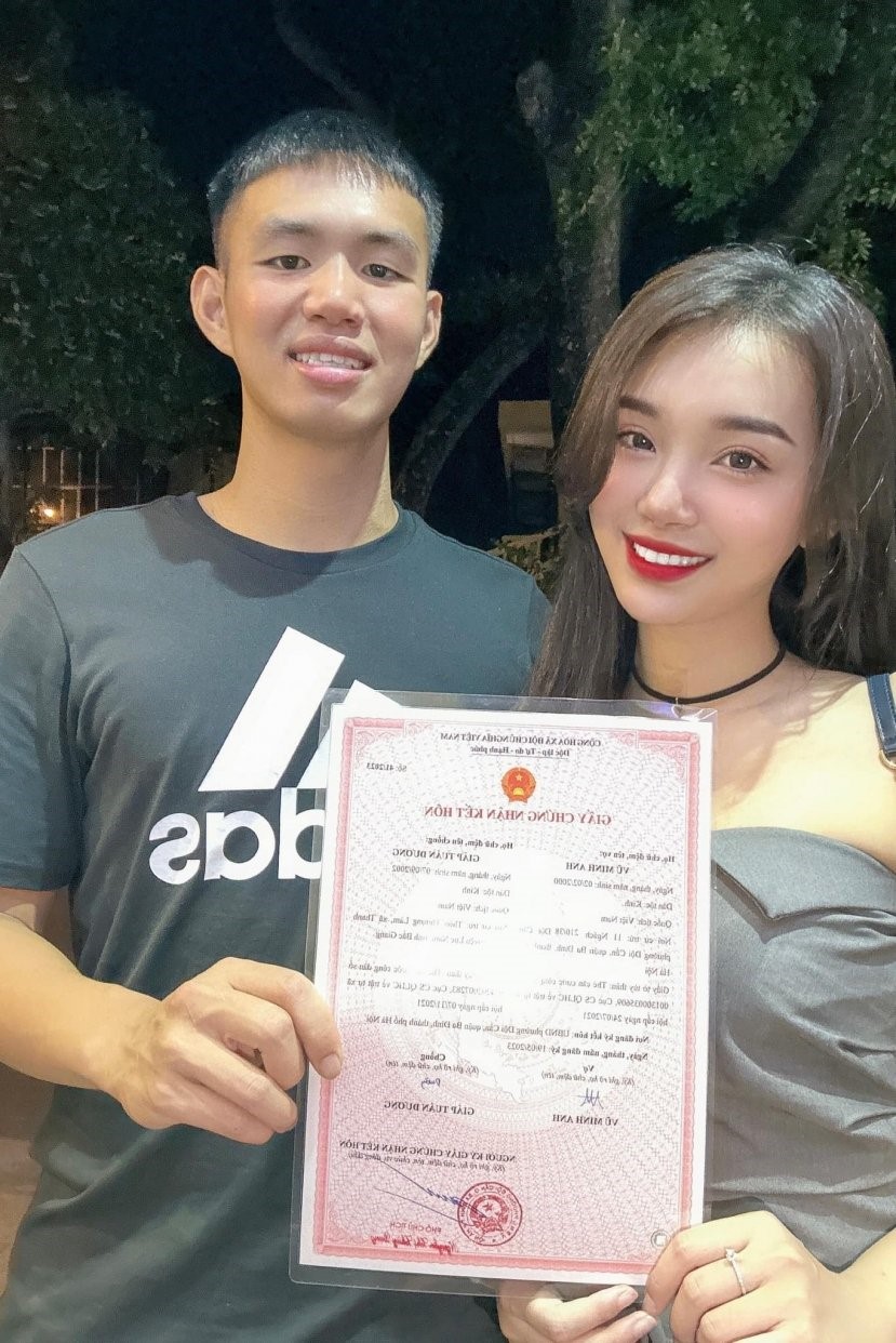 Giải trí - Vợ sắp cưới của hậu vệ U22 Việt Nam - Giáp Tuấn Dương sở hữu vẻ ngoài nóng bỏng, xinh đẹp