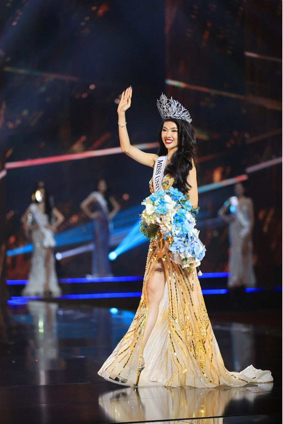 Giải trí - Chân dung tân Miss Universe Vietnam 2023 Bùi Quỳnh Hoa: Người mẫu lâu năm, đang học đạo diễn (Hình 2).