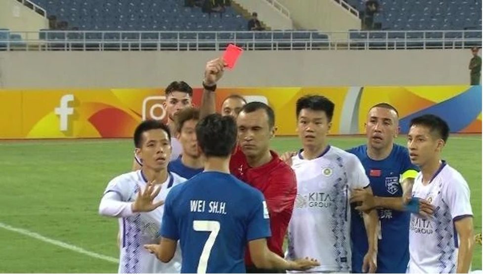 Bóng đá - Cầu thủ Trung Quốc nhận án phạt nặng từ AFC khi đá vào mặt Xuân Mạnh