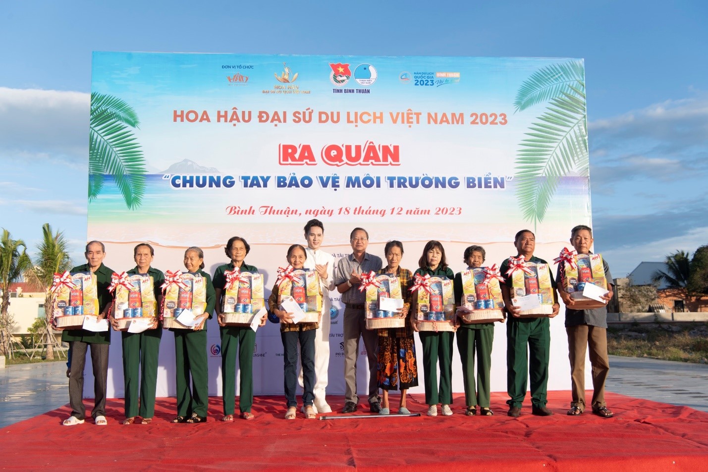 Tin tức giải trí - Thí sinh Hoa hậu Đại sứ Du lịch Việt Nam chung tay bảo vệ môi trường biển (Hình 4).