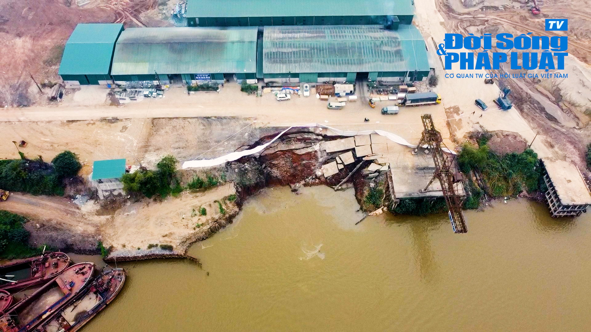 Media - Sạt lở nghiêm trọng tại cảng Hồng Vân (Hà Nội) sau khi người dân phản ánh về tình trạng khai thác cát