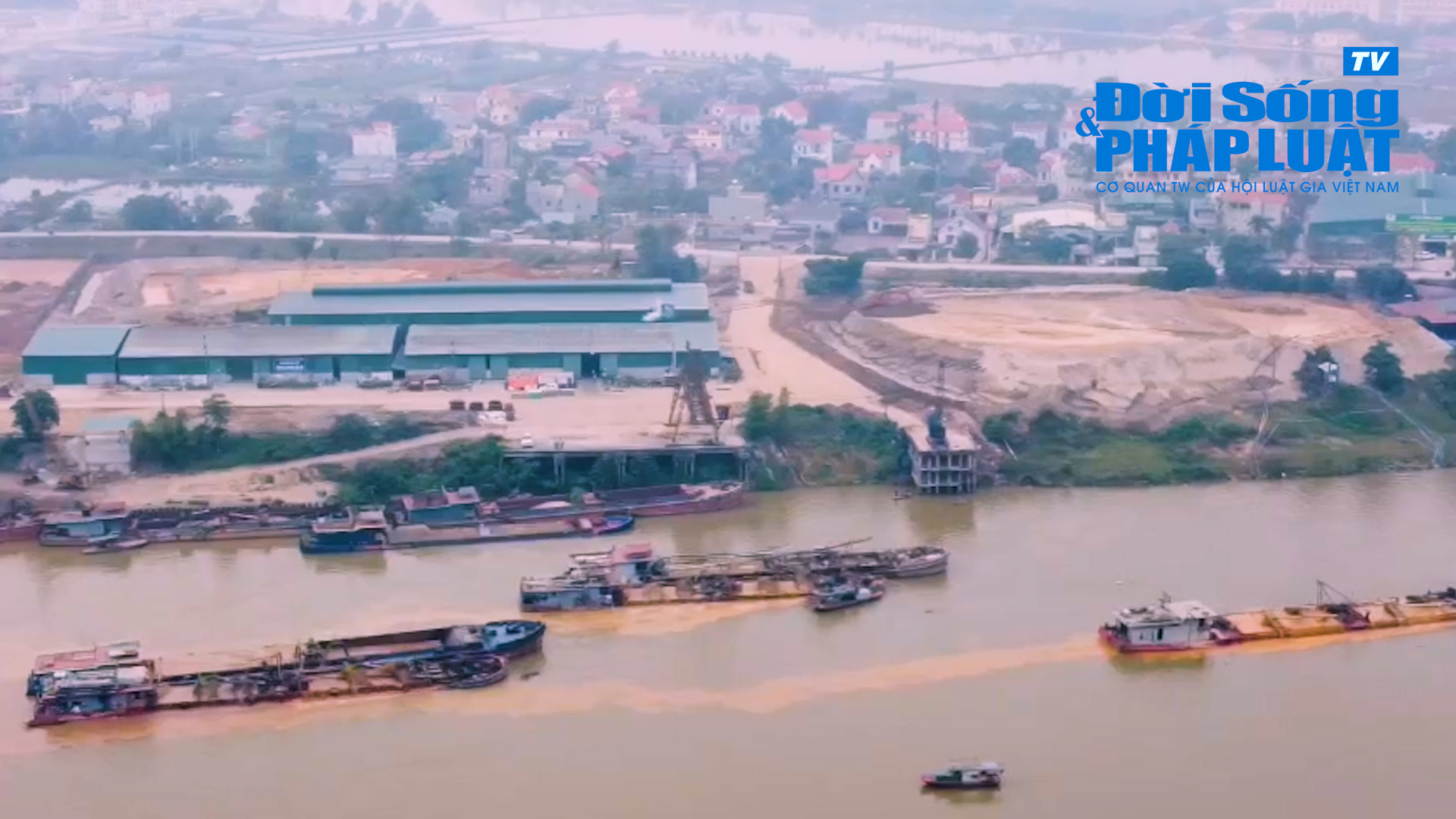 Media - Sạt lở nghiêm trọng tại cảng Hồng Vân (Hà Nội) sau khi người dân phản ánh về tình trạng khai thác cát (Hình 3).