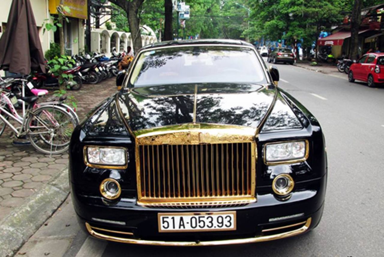 Sài Gòn Bắt gặp RollsRoyce Phantom Rồng hàng hiếm trên phố