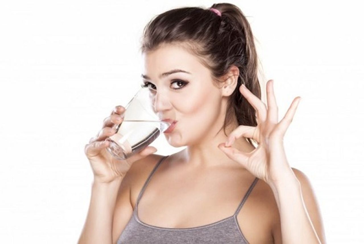 Cách uống nước vào buổi sáng tốt hơn "thần dược"