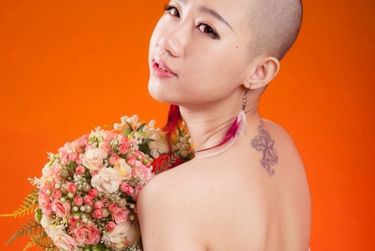 Ngoại hình trước và sau khi cạo trọc đầu của cô gái Việt