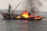 Tin trong nước - Cháy tàu cá trên biển, 7 ngư dân Nghệ An được cứu thoát chết