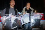 Tin thế giới - Cảnh sát Hong Kong gỡ thành công hai quả bom tự chế chứa 10kg chất nổ ngay trên sân trường học