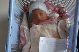Tin trong nước - Xót xa bé trai 10 ngày tuổi bị bỏ bên đường dùng dòng tâm thư viết vội