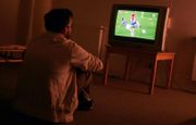 Chàng trai 26 tuổi bị liệt mặt sau nhiều đêm thức xem World Cup 2022