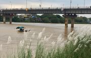 Vụ 4 người mất tích trên sông Đào, Nam Định: Tìm thấy thi thể bé gái