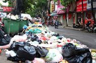 Tin trong nước - Giữa thời tiết oi bức, 9.000 tấn rác tồn đọng trong nội thành Hà Nội