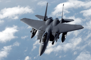 Mỹ điều tiêm kích F-15 bắn rơi máy bay không người lái Iran