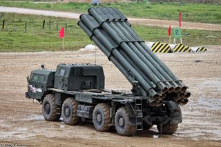 Soi sức mạnh của BM-30 Smerch - tổ hợp pháo phản lực đáng sợ bậc nhất trong kho vũ khí Nga