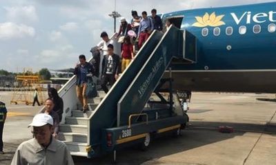 Máy bay Vietnam Airlines gặp sự cố, phải hạ cánh xuống Tân Sơn Nhất