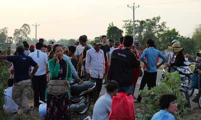 Xe chở người Việt ở Campuchia tai nạn, hành khách hoảng loạn
