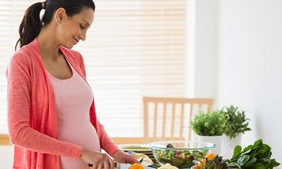 Bà bầu nên và không nên ăn gì khi mang thai 3 tháng đầu?