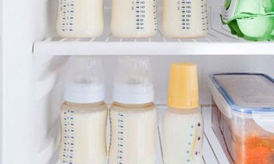 Những lưu ý cho bà mẹ khi vắt sữa để tủ lạnh cho trẻ dùng dần